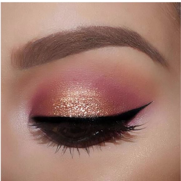 The Creme Shop Limited Edition NEW! Hello Kitty Angel Baby Eyeshadow Palette - Picture 4 of 16